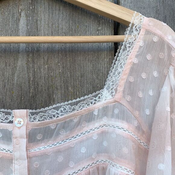 TORRID Top Womens 3XL Pale Pink Chiffon Polka Dot Button Front Blouse Crochet - Picture 11 of 14